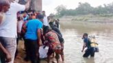 রেল সেতুর গার্ডারে ধাক্কা লেগে ব্রীজে আটকে ছিল  একটি বিচ্ছিন্ন হাত! ১৪ ঘণ্টা পর নদী থেকে লাশ উদ্ধার