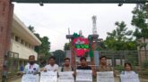 বাংলাদেশ রেলওয়ের অব্যবস্থাপনার প্রতিবাদে হাবিপ্রবি শিক্ষার্থীর অবস্থান কর্মসূচি।