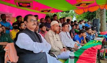 নওগাঁর বদলগাছীতে এক দিনব্যাপী আদিবাসী ফুটবল টুর্নামেন্ট অনুষ্ঠিত হয়েছে।