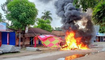ঠাকুরগাঁওয়ে বিএনপি কার্যালয়ে অগ্নি সংযোগের পর  এবার কৃষি অফিসের সাইনবোর্ড অবগত নয় জেলা কৃষি বিভাগ