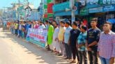 মহাসড়কে শৃঙ্খলা ফেরাতে ঝিকরগাছায় মানববন্ধন