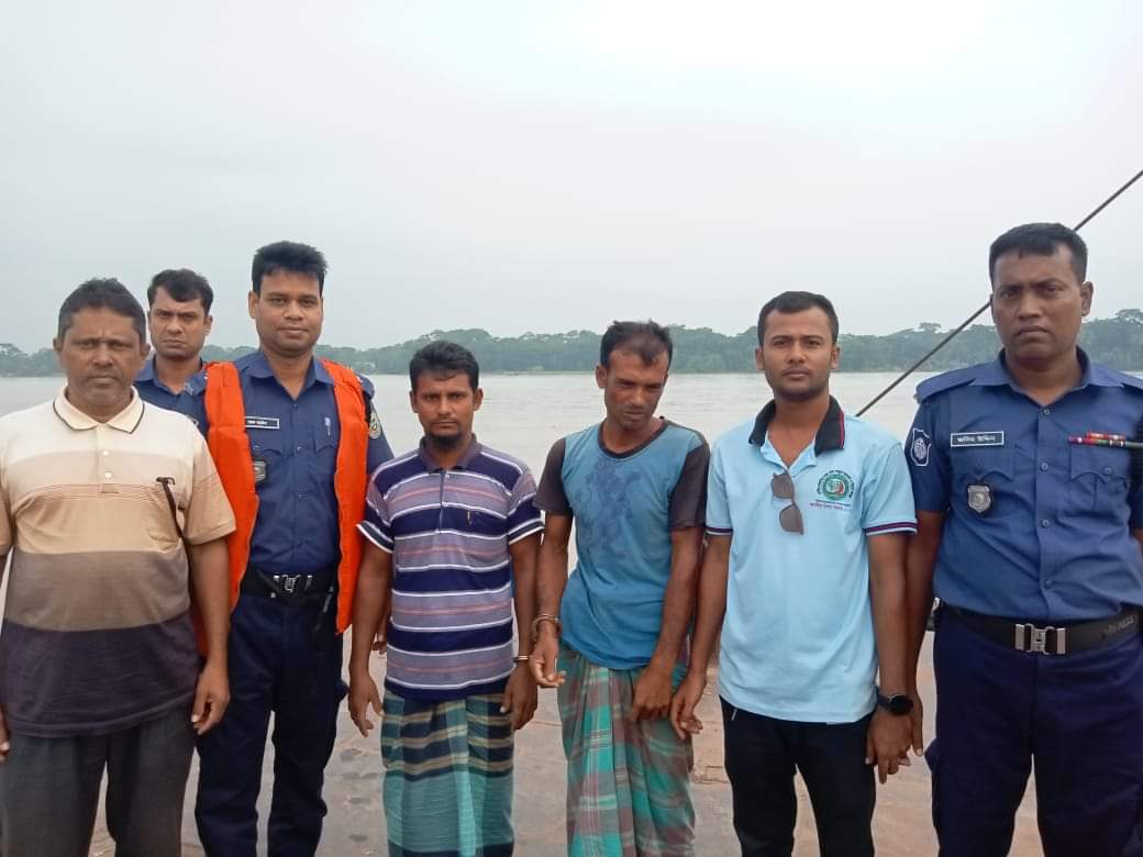 নলছিটিতে মা ইলিশ শিকারের দায়ে তিন জেলে আটক