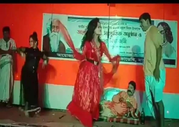 বাকেরগঞ্জে নজরুল ও রবীন্দ্র জয়ন্তী পালনের নামে অশ্লীল নৃত্য। সুধীমহলে নিন্দার ঝড়।