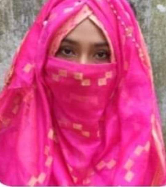 বদলগাছীতে বিয়ের দাবিতে সেনা সদস্যের বাড়িতে কলেজ ছাত্রীর অনশন।