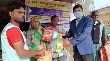 হিলিতে স্বল্প মূল্যে টিসিবি পণ্য বিক্রি শুরু