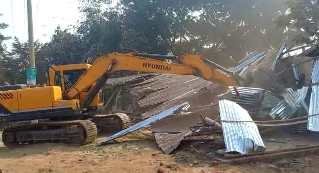 রাজশাহীর খড়খড়িতে সওজের সেই জায়গায় ৫০ টি অবৈধ স্থাপনা উচ্ছেদ