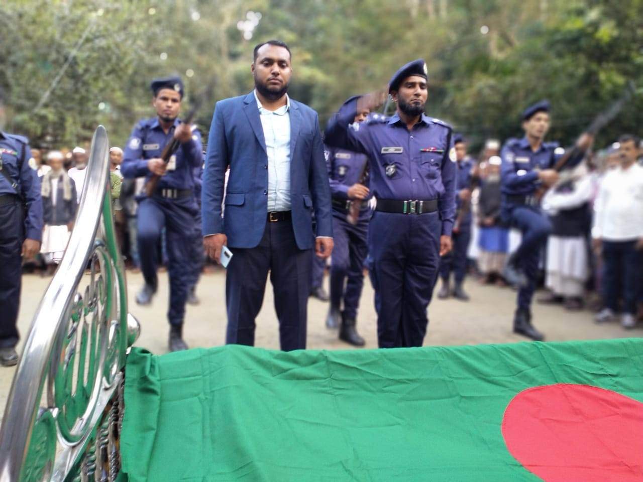 উজিরপুরে বীর মুক্তিযোদ্ধা মানিক তালুকদারকে রাষ্ট্রীয় মার্যাদায় দাফন সম্পন্ন