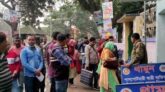 উদ্ধর্তন কর্তৃপক্ষের নির্দেশে দেড় ঘন্টা বন্ধ থাকার পর হিলি স্থলবন্দর দিয়ে পাসপোর্ট কার্যক্রম শুরু।