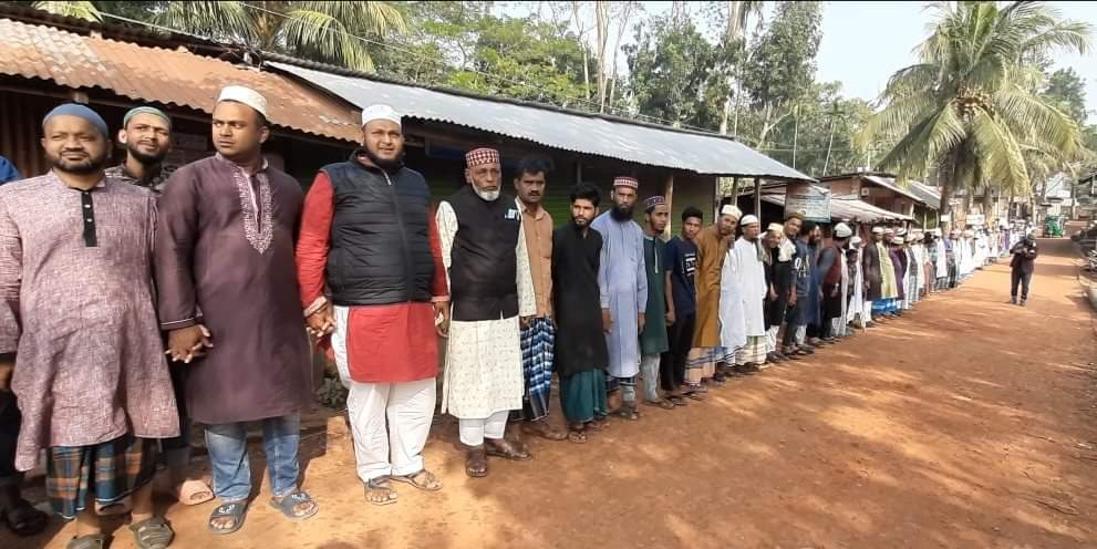 নলছিটিতে মসজিদের জমি দখলের অভিযোগে মানববন্ধন