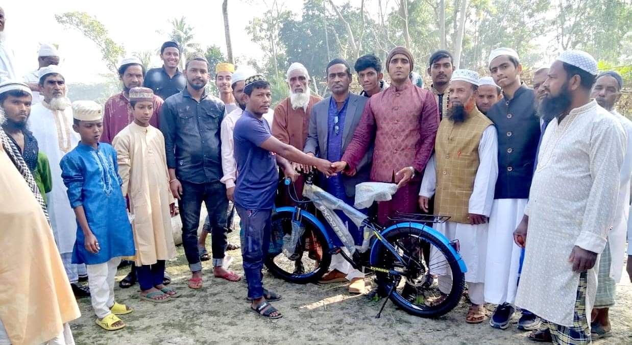 টানা ৪১ দিন জামাতের সহিত নামাজ আাদায়ের পুরস্কার বাইসাইকেল