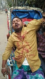 বরিশালে নষ্ট খাবার বিক্রির প্রতিবাদ করায় দোকান মালিকের উপর হামলা