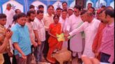 বিরামপুরে  ক্ষুদ্র নৃ-গোষ্ঠী পেলো ভেড়া ও ভেড়া পালনের নির্মাণ সামগ্রী
