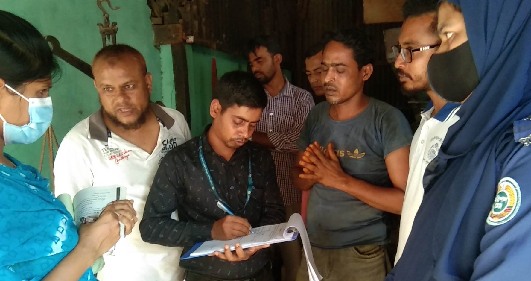 ঝালকাঠিতে হলুদ মরিচের মিলে ভোক্তা অধিকারের অভিযানে ১৪ হাজার টাকা জরিমানা