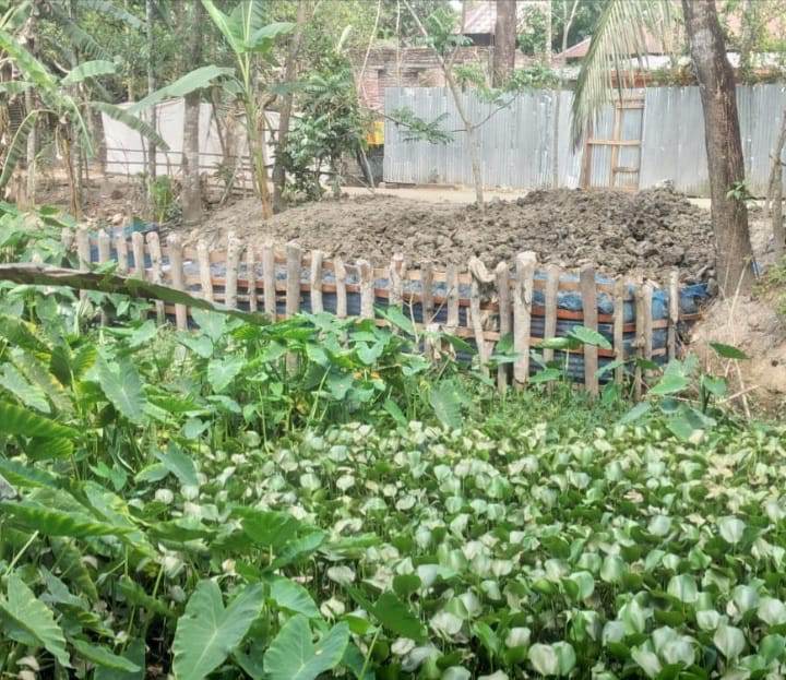 দুমকিতে সরকারি খাল দখলের অভিযোগ