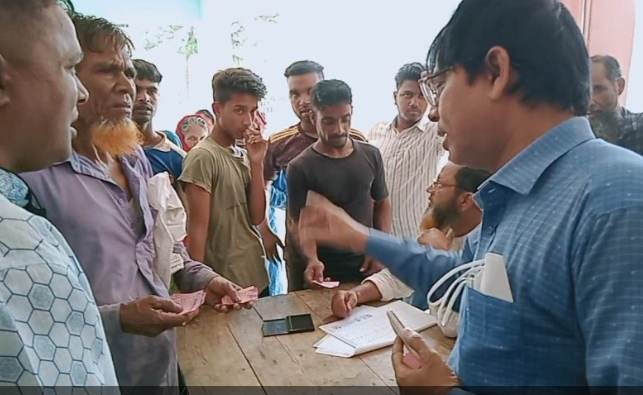 মিঠাপুর ইউনিয়ন পরিষদে ভিজিএফ চাল বিতরণে অনিয়ম।