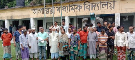 অবৈধ কমিটি বাতিলের দাবিতে বিক্ষোভ দুমকিতে প্রধান শিক্ষকের অপসারণ দাবি, কুশপুত্তলিকা দাহ!