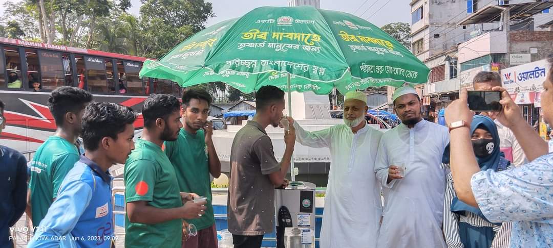 তীব্রগরমে বিশুদ্ধ পানি নিয়ে পথচারীদের পাশে বিডি ক্লিন