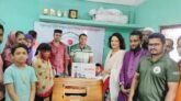 রিক্সা চালকের মাঝে ছাতা ও দরিদ্র নারীকে ইয়াসের সেলাই মেশিন বিতরন