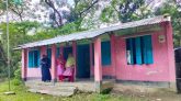 সরকারি প্রাথমিক বিদ্যালয়ে ছয় শিক্ষার্থী পড়িয়ে বেতন তুলছেন পাঁচ শিক্ষক!
