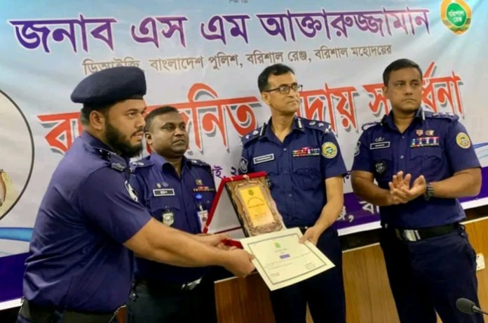 বরিশাল রেঞ্জের শ্রেষ্ঠ ওয়েরেন্ট তামিলকারী অফিসার ঝালকাঠির আরেফিন