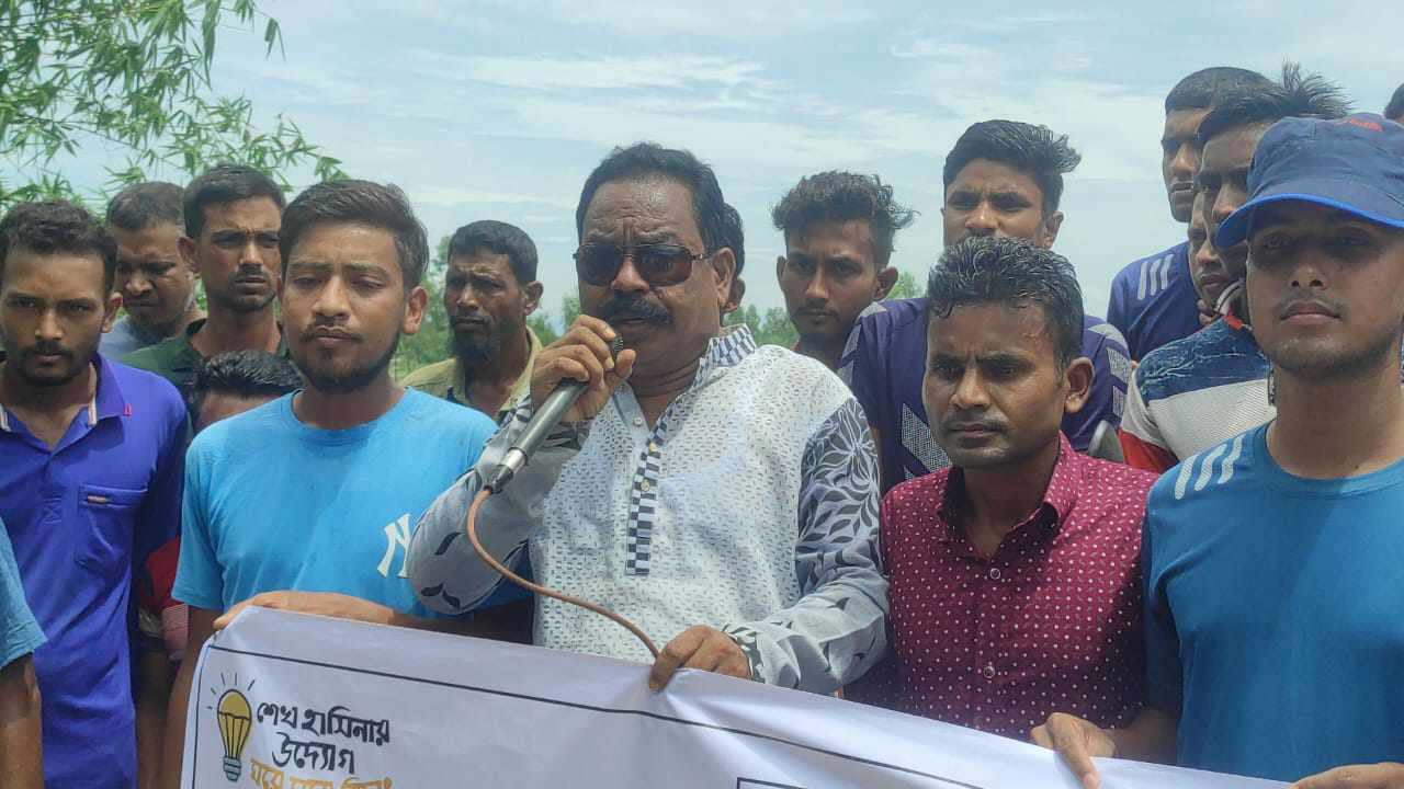তেঁতুলিয়া উপজেলার স্থানীয়রা দ্রুত আলোর মুখ দেখতে, ৩০মেগাওয়াট সোলার প্ল্যান্টের দাবিতে মানববন্ধন
