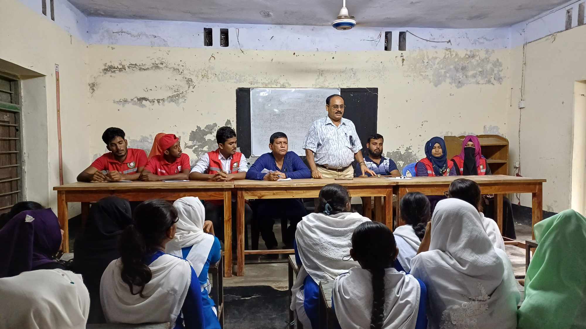 নলছিটি গার্লস স্কুল অ্যান্ড কলেজে যুব রেড ক্রিসেন্ট”র কমিটি গঠিত