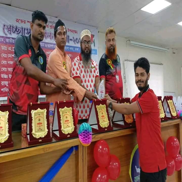 মানব সেবায় অবদান রাখায় সম্মাননা স্বারক পেলো লাভ ফর ফ্রেন্ডস স্বেচ্ছাসেবী সংগঠন