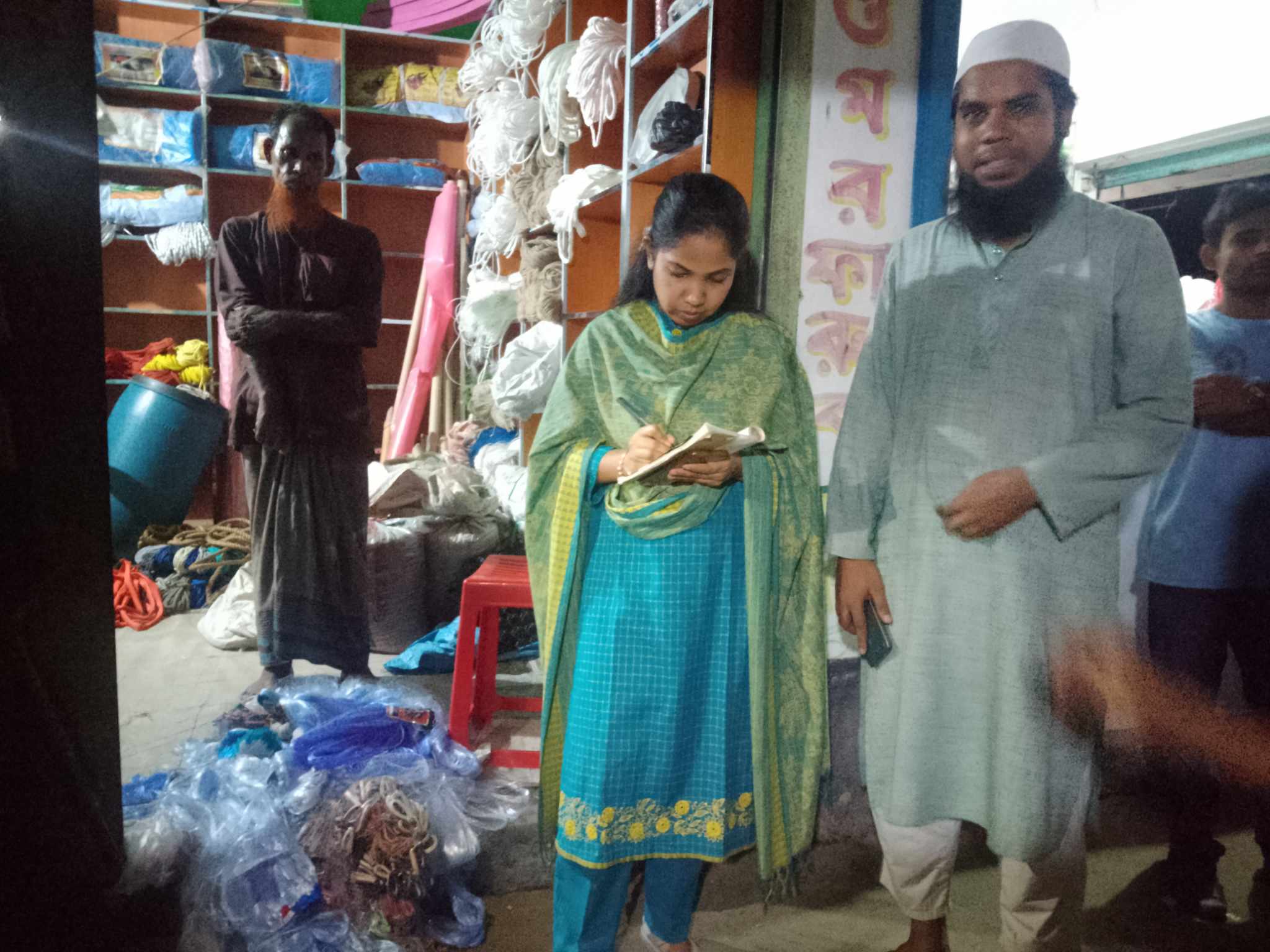 নওগাঁর বদলগাছীতে অবৈধ কারেন্ট ও রিং জাল জব্দ ভ্রম্যমাণ আদালতে জরিমানা