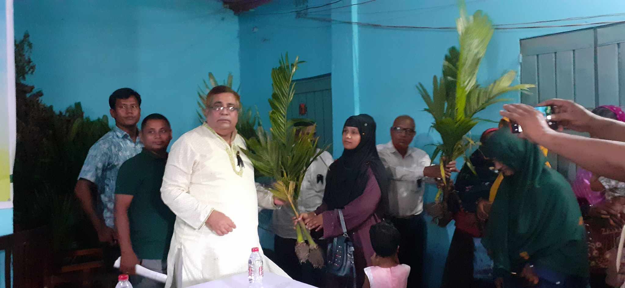 তেঁতুলিয়ায় জাতীয় শোক দিবস উপলক্ষ্যে গ্রামীন ব্যাংকের লক্ষাধিক গাছ বিতরণ