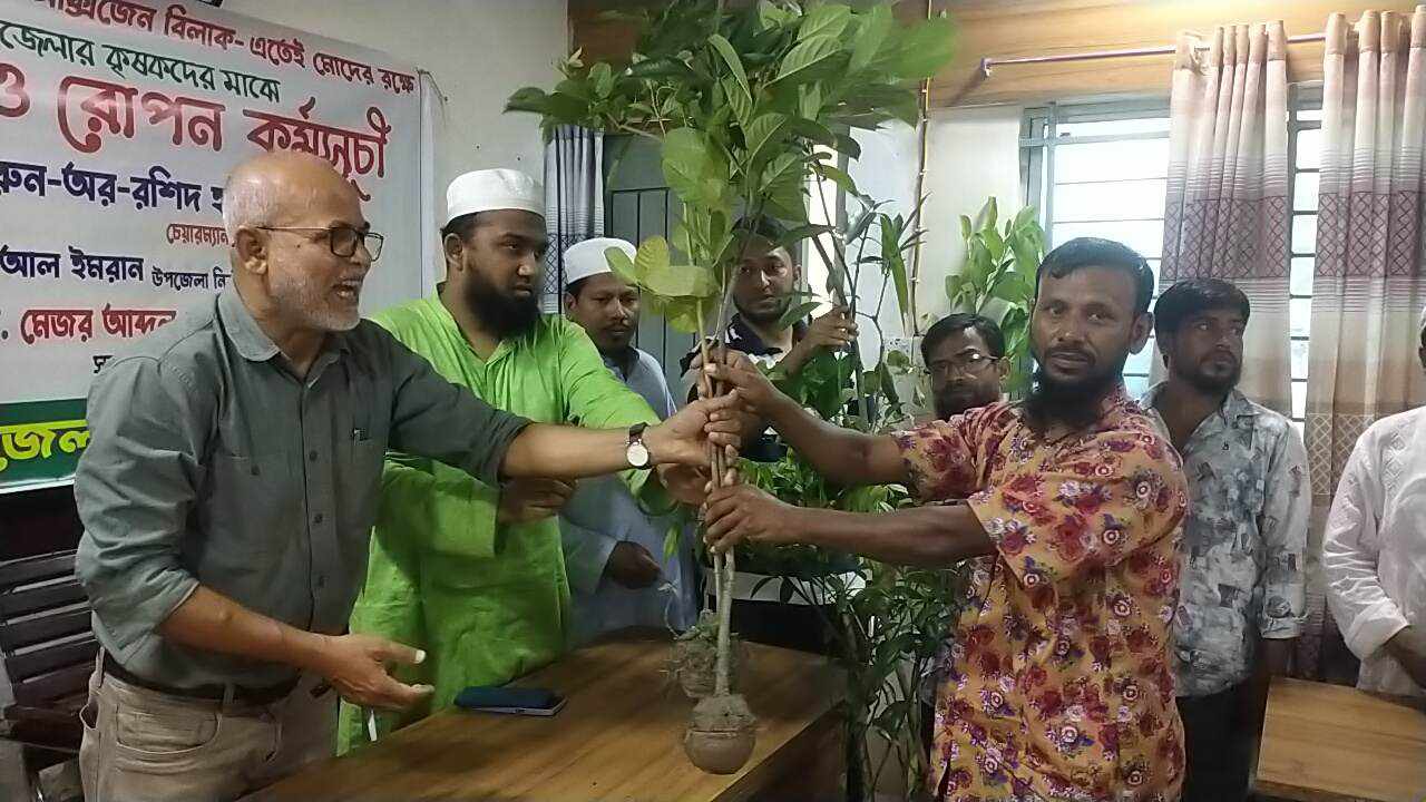 ঢাকাস্থ দুমকি উপজেলা জনকল্যান সমিতি’র উদ্দ্যেগে গাছ বিতরন
