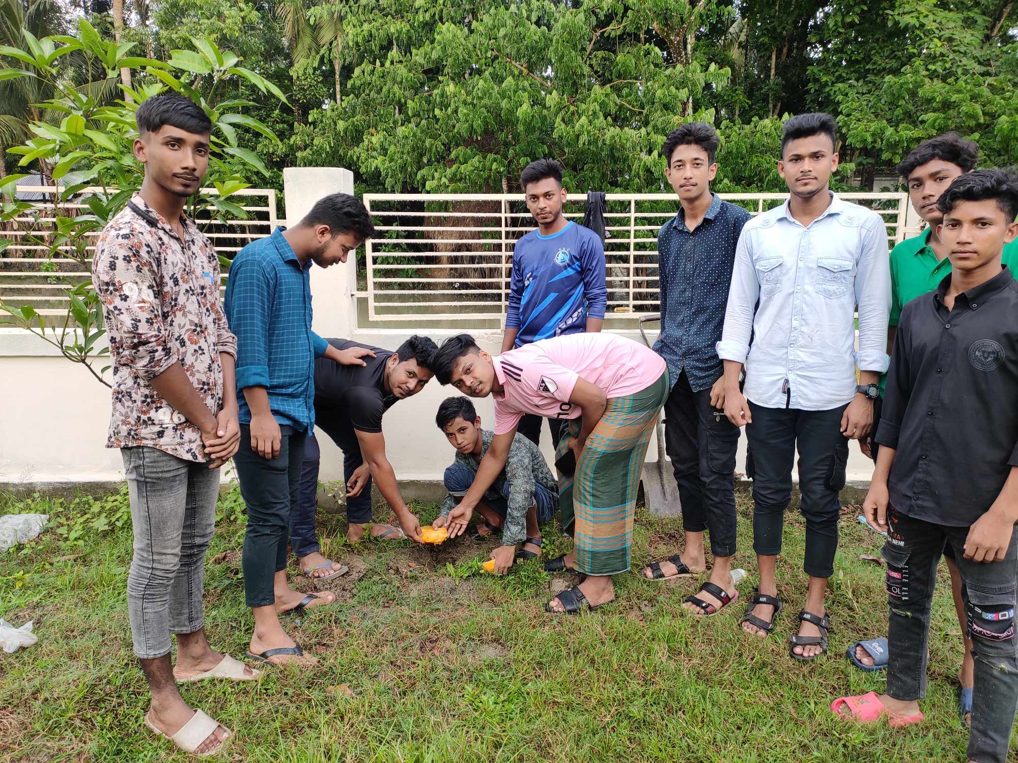 নলছিটিতে বজ্রপাত থেকে রক্ষায় রাইডার্স ক্লাবের তালের বীজ রোপন