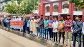 বরিশালে সাংবাদিকদের উপর হামলা করায় মানববন্ধন অনুষ্ঠিত