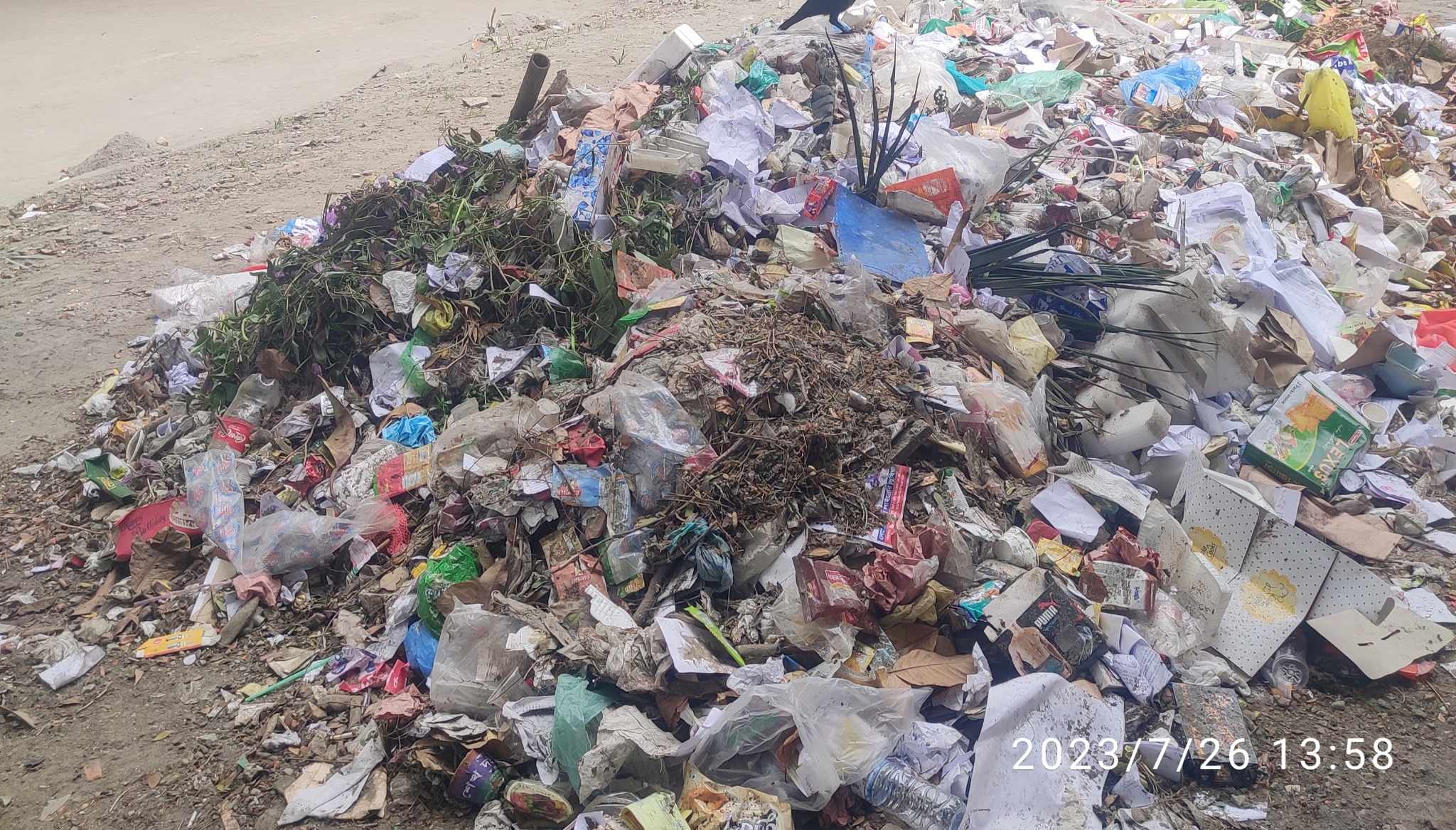 জগন্নাথ বিশ্ববিদ্যালয়:ক্যাফেটেরিয়ার জন্য নির্ধারিত স্থান হয়ে গেল ময়লার ভাগাড়