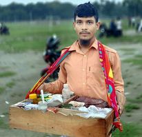 দিনাজপুর চিরিরবন্দরে  দিনে ক্লাস,  বিকালে  চা-পান বিক্রি করে চলছে ইমরানের  শিক্ষাজীবন