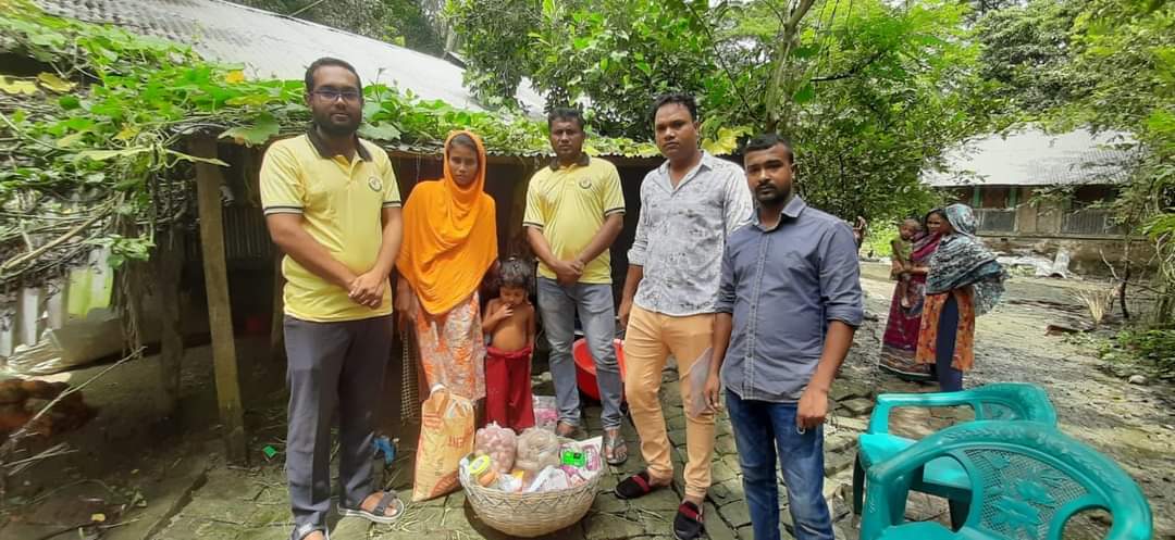নলছিটিতে অসহায় বিধবা পরিবারের পাশে লাভ ফর ফ্রেন্ডস