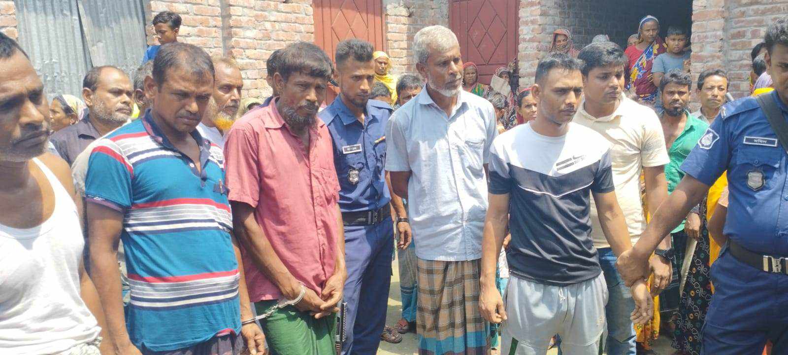 কুড়িগ্রামের ফুলবাড়ীতে গাঁজা সেবনের অপরাধে ৬ জনের জেল জরিমানা