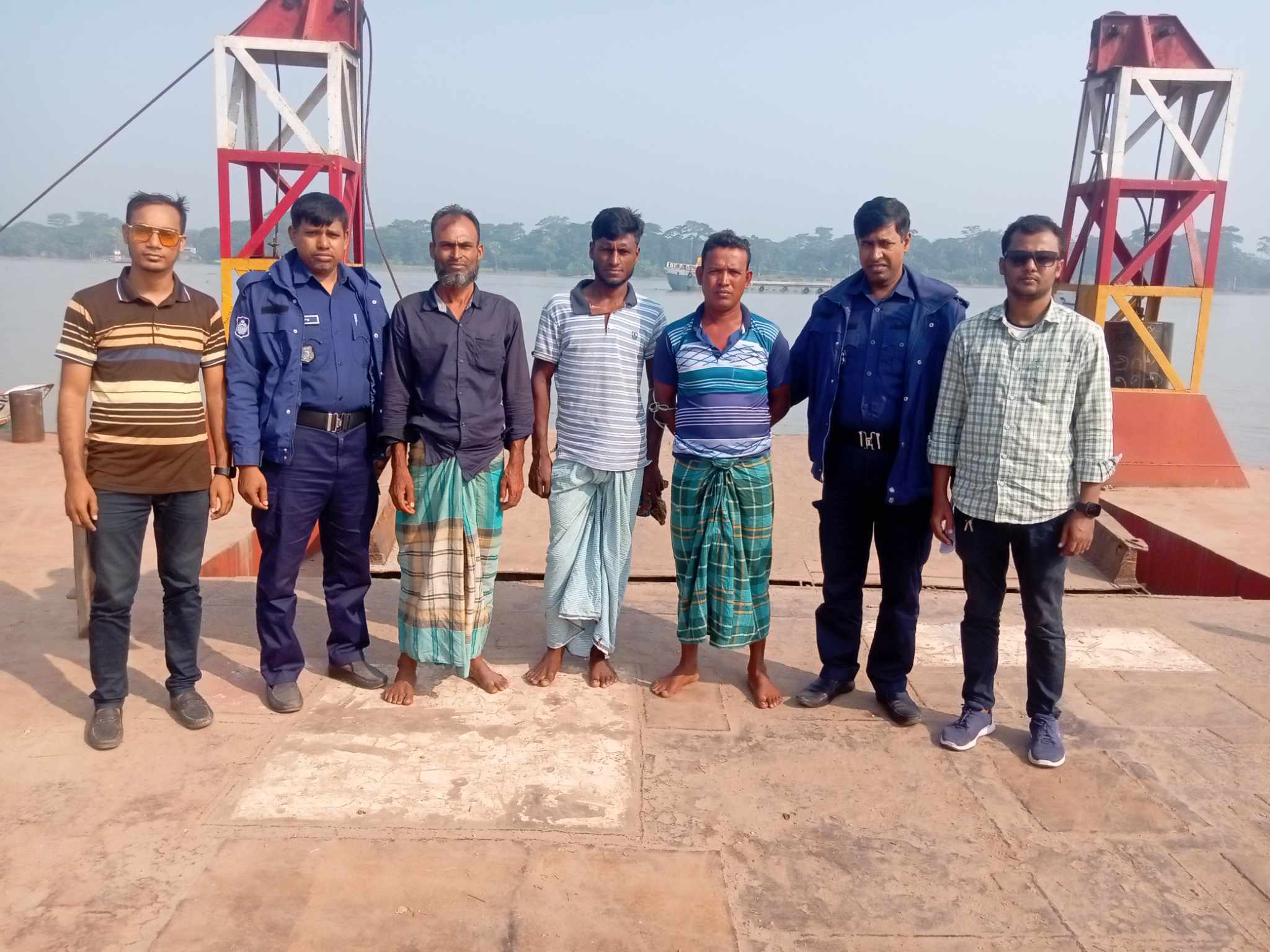 ঝালকাঠির নলছিটিতে নিষেধাজ্ঞা অমান্য করে ইলিশ শিকার করার তিনজনকে জেল