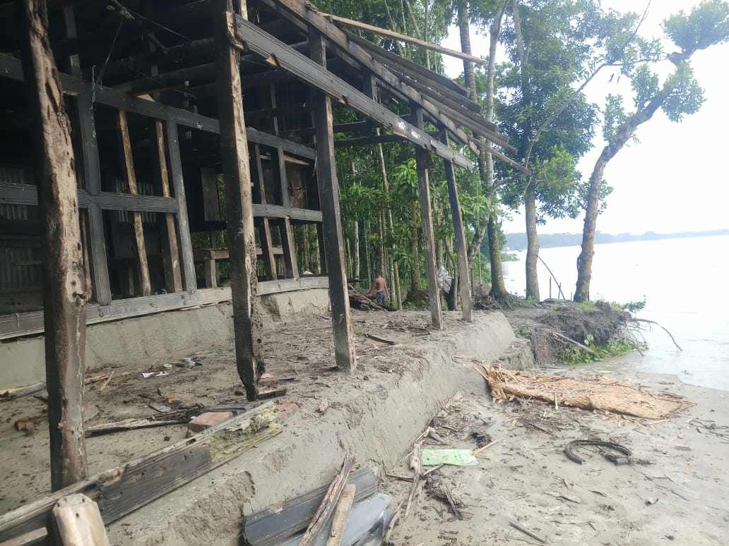 সুগন্ধার ভাঙন কেড়ে নিল বিধবার শেষ সম্বল খোলা আকাশের নিচে বসবাস
