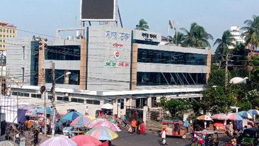 বরিশাল নগরীজুড়ে বিরাজ করসাজ সাজ রব
