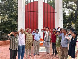 বরিশালে শহীদ নুর হোসেন দিবসে শহীদ মিনারে বাম গণতান্ত্রিক জোটের শ্রদ্ধা নিবেদন