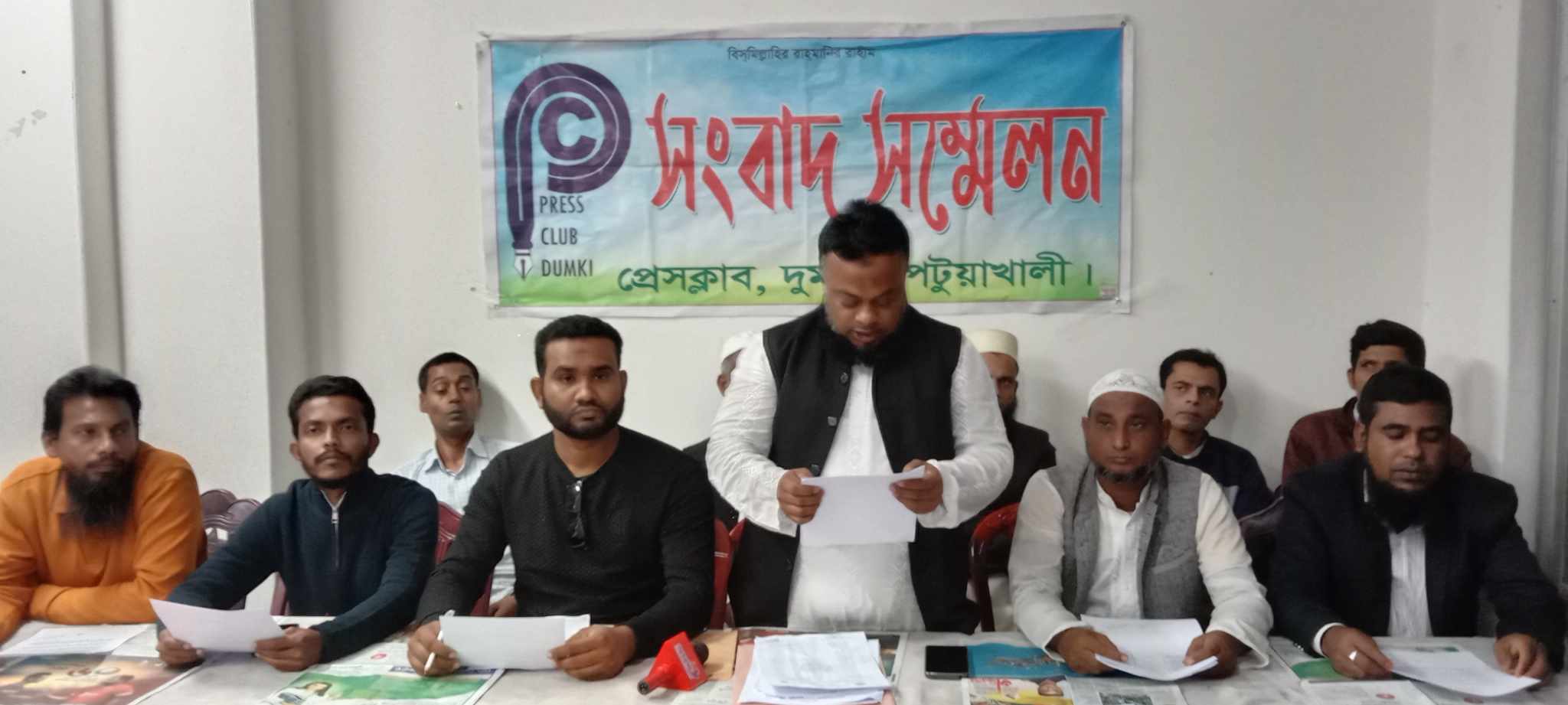নবগঠিত কমিটির বিরুদ্ধে অপপ্রচার-দুমকিতে শ্রমিকলীগের নিন্দা ও প্রতিবাদ