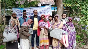 নলছিটিতে শীতার্ত  মানুষের মাঝে কম্বল বিতরন করেছে লাভ ফর ফ্রেন্ডস