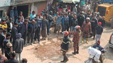 নওগাঁর বদলগাছীতে মোটর গ্রেডার চাপায় এক নারী পথচারী নিহত,আহত ১