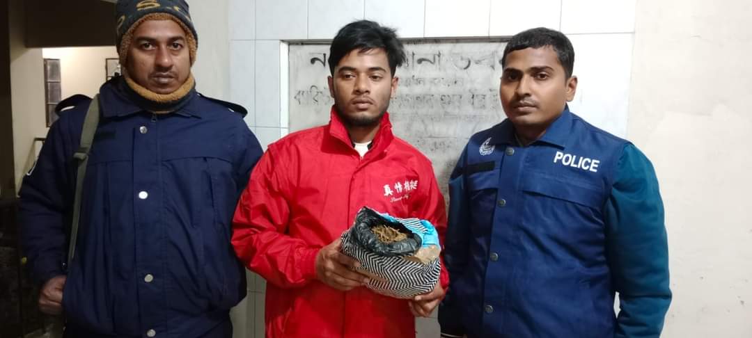 ঝালকাঠির নলছিটিতে আধাকেজি গাঁজাসহ যুবক আটক