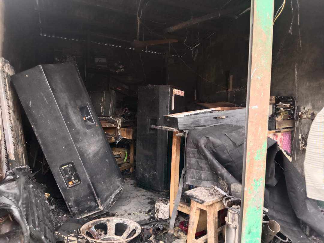 মেহেন্দিগঞ্জে রাতে আধারে দোকান ঘরে চুরি