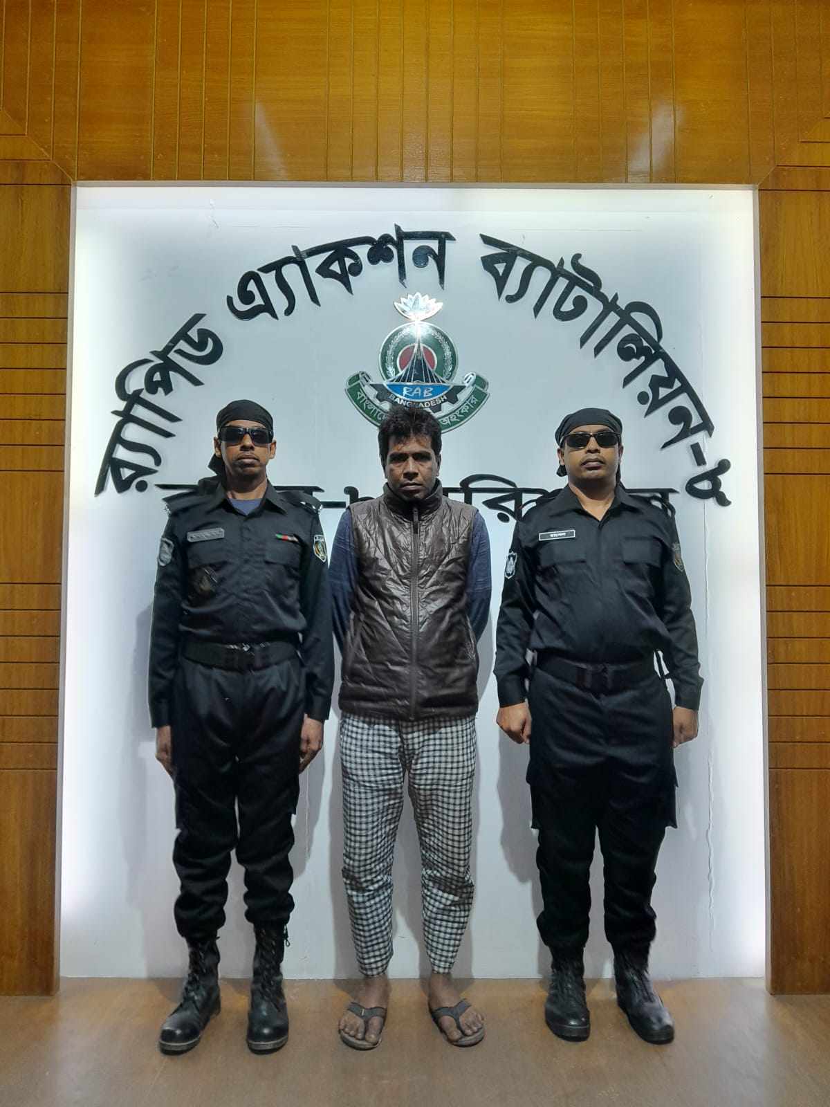 সাবেক স্ত্রীর দায়ের করা মামলায় ১৪ বছর সাজা, ২০ বছর পলাতক থাকার পর গ্রেফতার