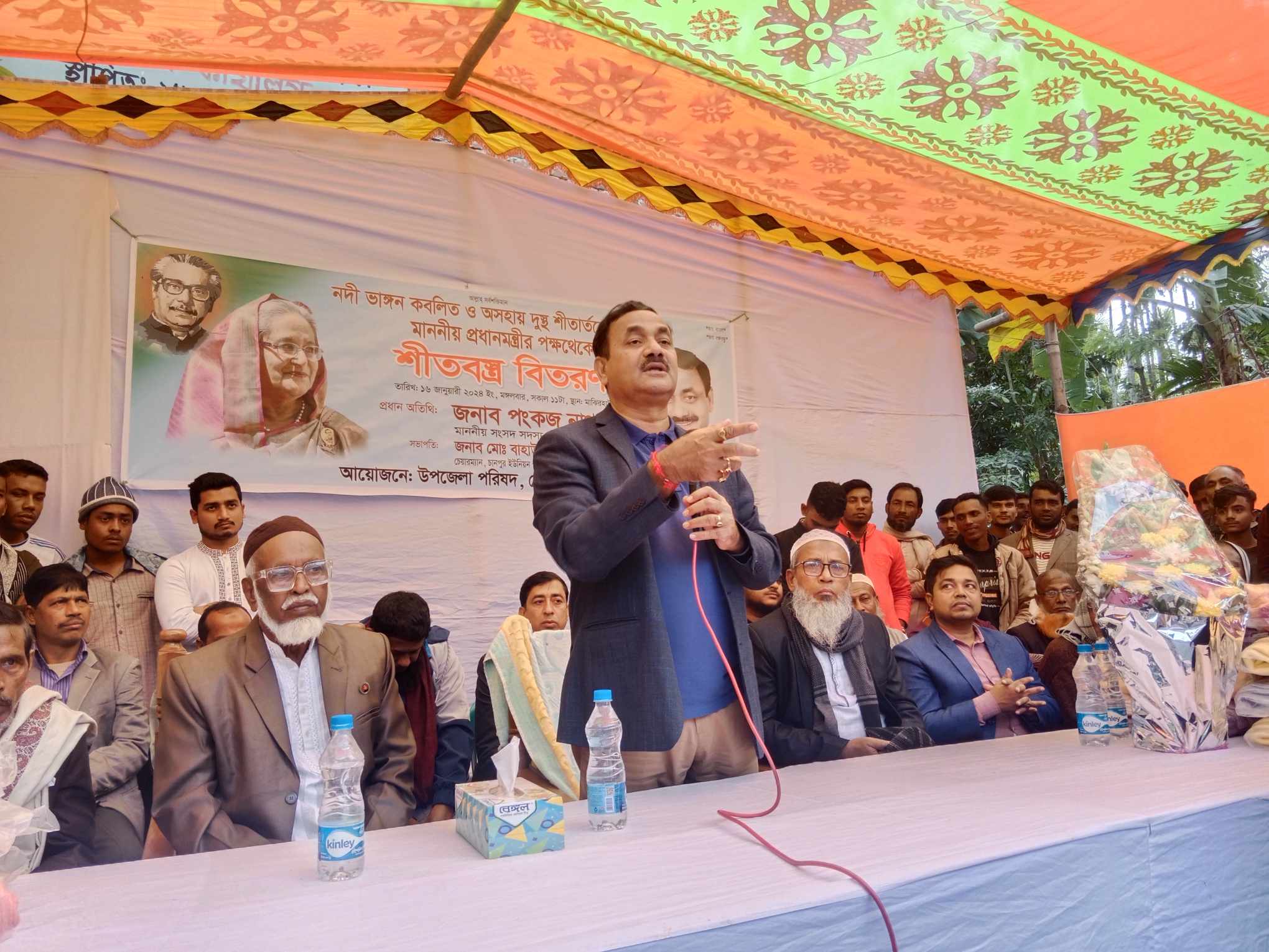 মেহেন্দিগঞ্জে শীতার্ত  মানুষের পাশে  দাঁড়াল পংকজ নাথ এমপি
