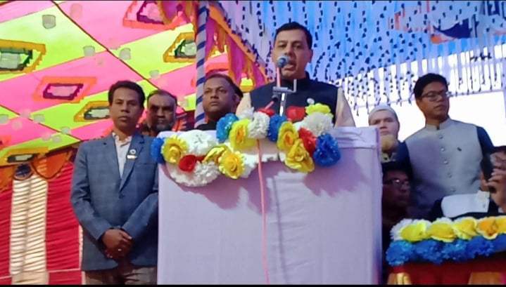 বদলগাছীতে নবনির্বাচিত এমপি সৌরেন্দ্র নাথ চক্রবর্তীকে গণসংবর্ধনায় সংবর্ধিত।