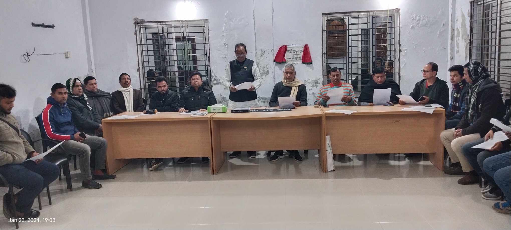 আওয়ামী লীগের দলীয় সমর্থ প্রত্যাশী অ্যাডভোকেট এম আলম খান কামালের সাংবাদিকদের সাথে  মতবিনিময়
