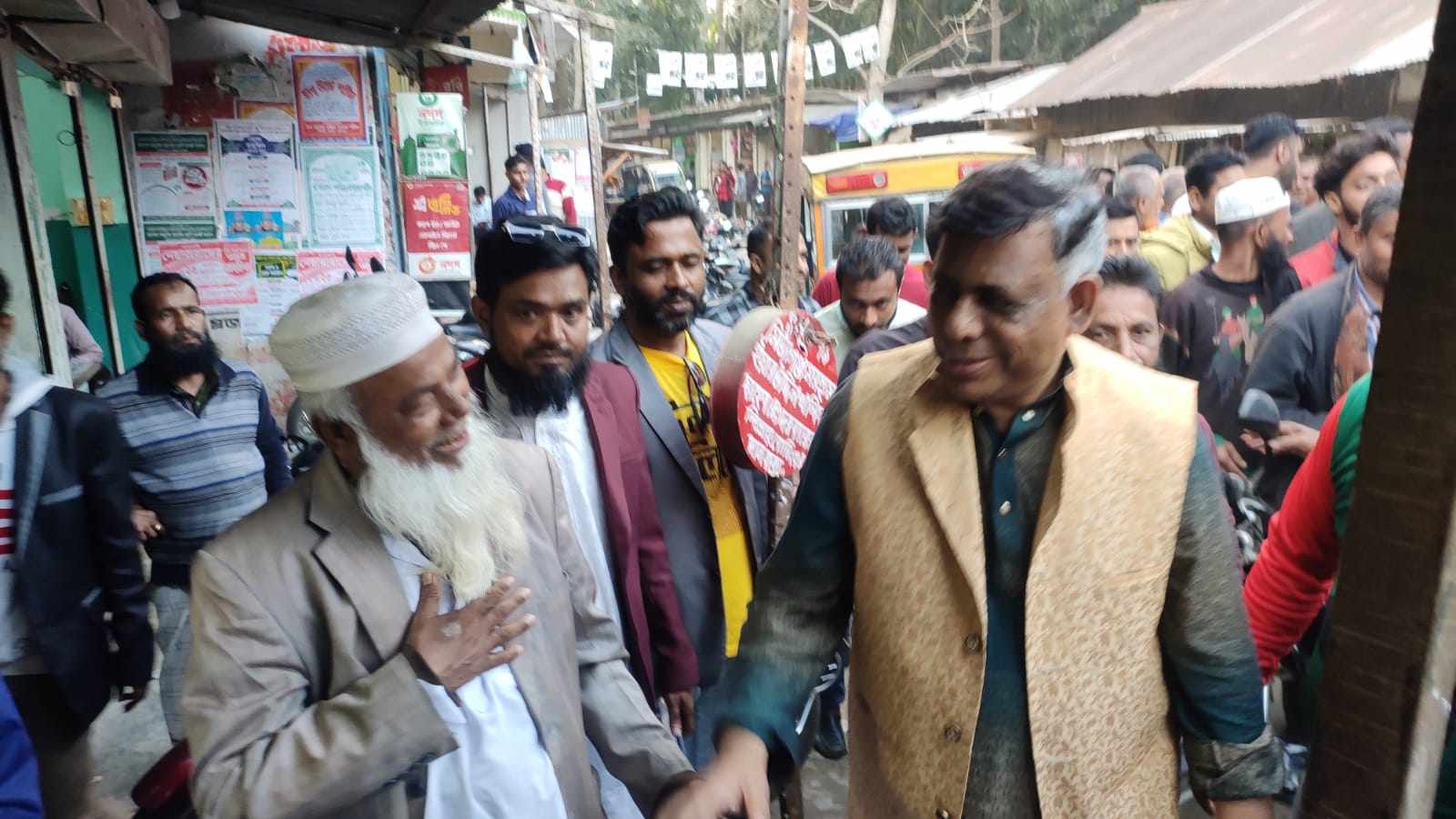 নলছিটিতে ব্যাপক গনসংযোগ করলেন উপজেলা পরিষদে চেয়ারম্যান পদপ্রার্থী সালাউদ্দিন খান সেলিম